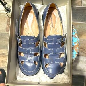 Hush puppies sz 7.5 light blue